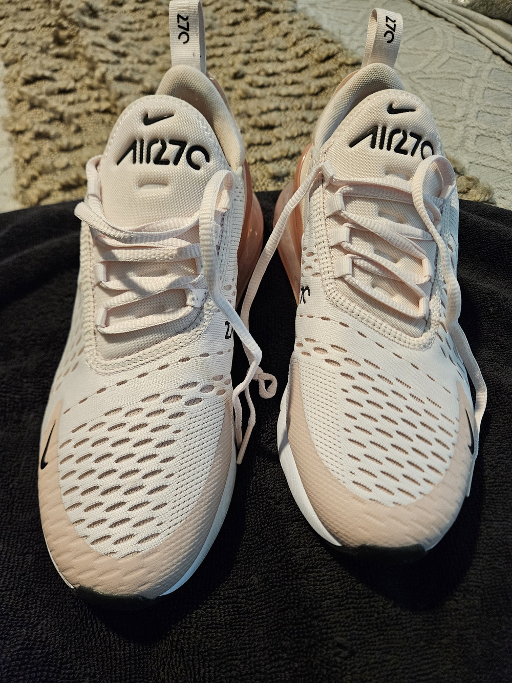 Nike Air 270 Sneakers in Light Pink